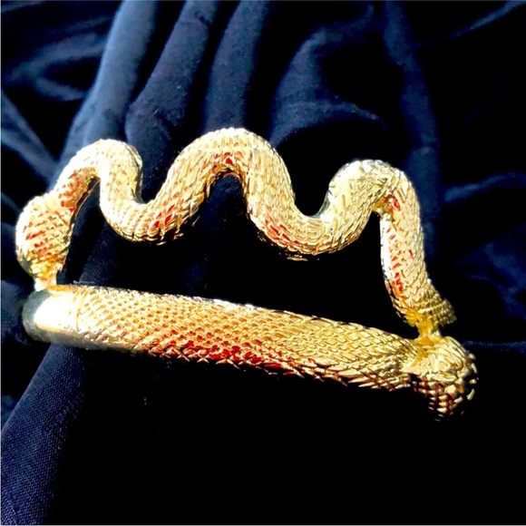 Jewelry - Bracelet  GOLD like snake bangle bracelet.